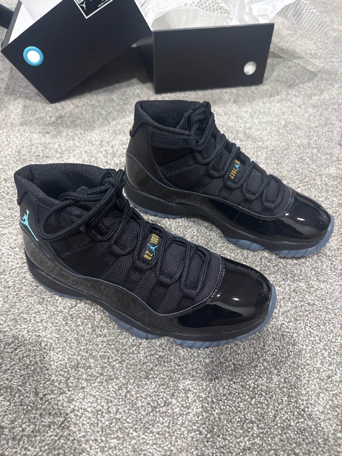 Air Jordan 11 Retro Black / Gamma Blue — US 9.5, DS