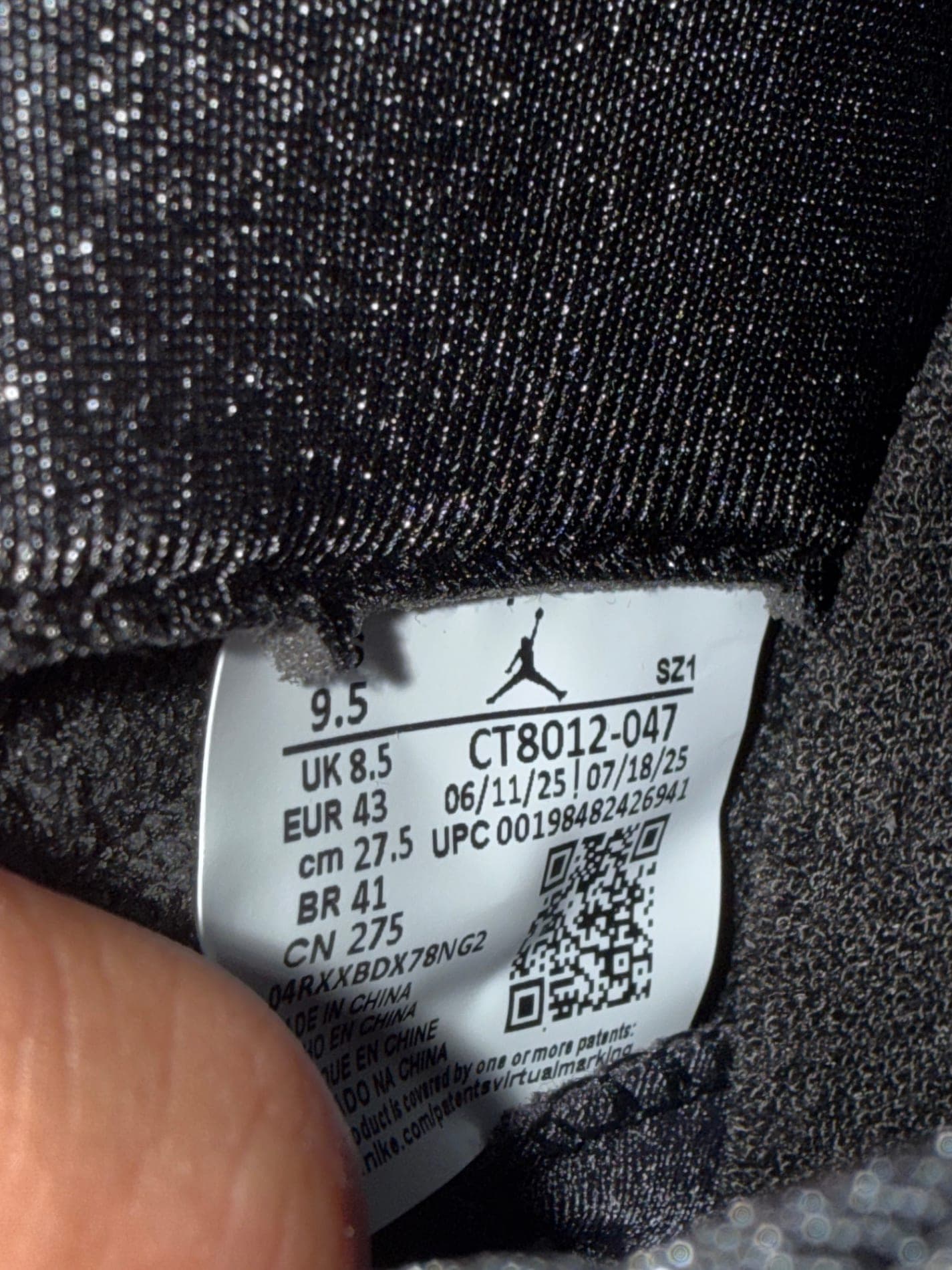 Size tag — Air Jordan 11 Retro Black / Gamma Blue — US 9.5, DS