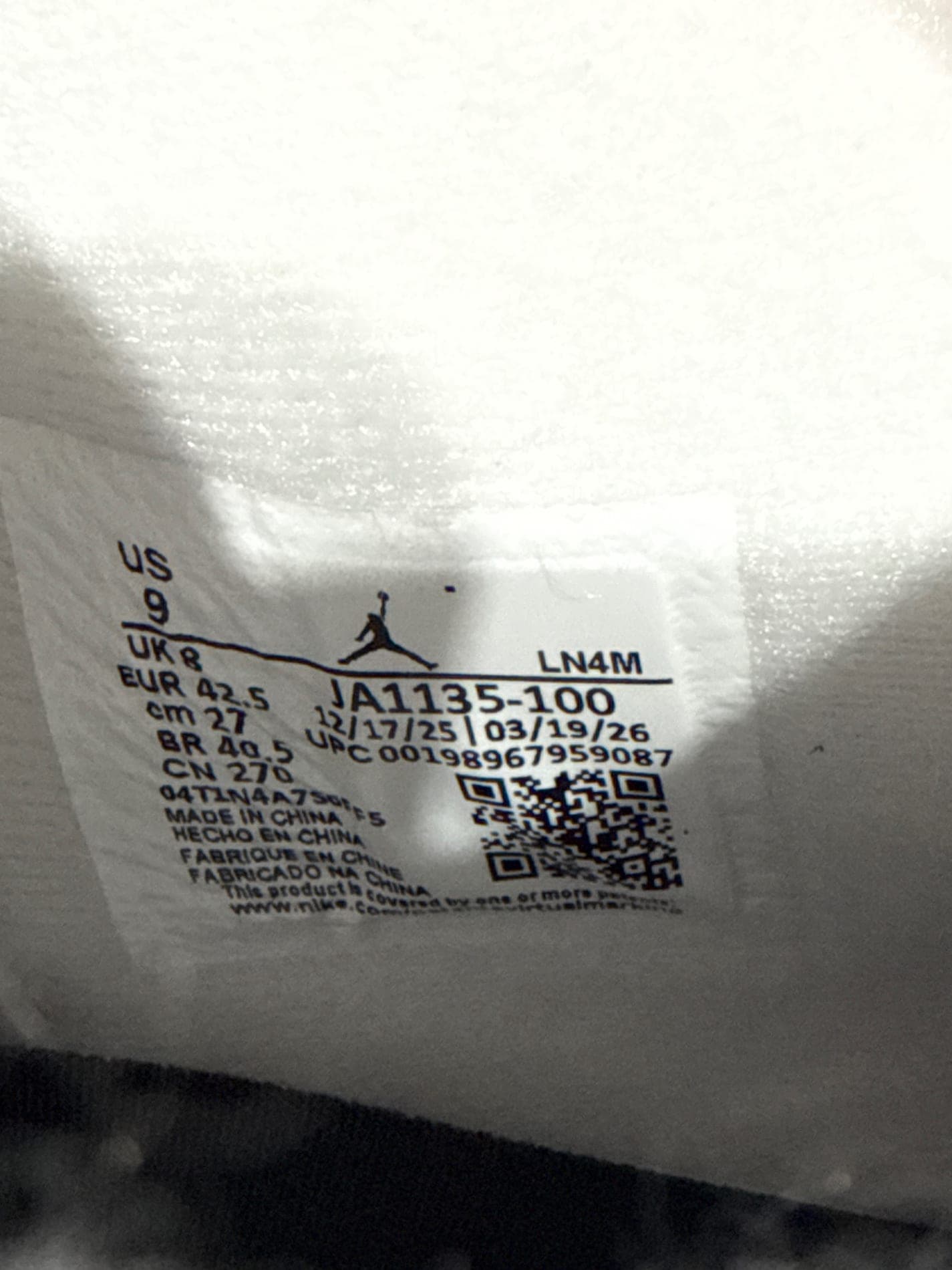 Size tag — Nike Air Jordan 4 Retro White/Pink/Red — US 9, DS