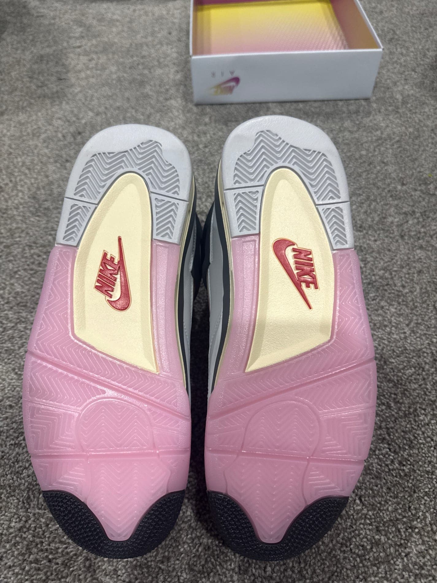 Soles — Nike Air Jordan 4 Retro White/Pink/Red — US 9, DS
