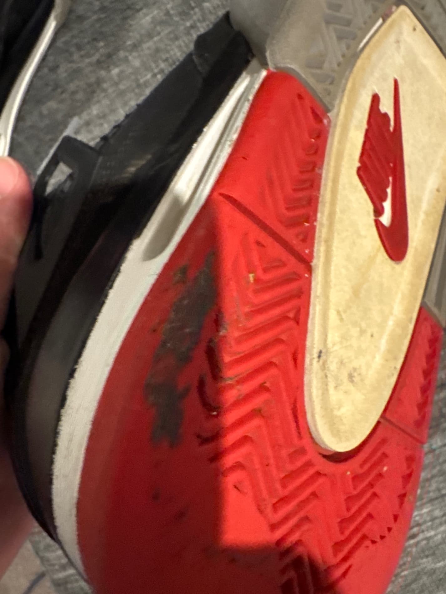 Defect — Nike Air Jordan 4 Black/Red — used