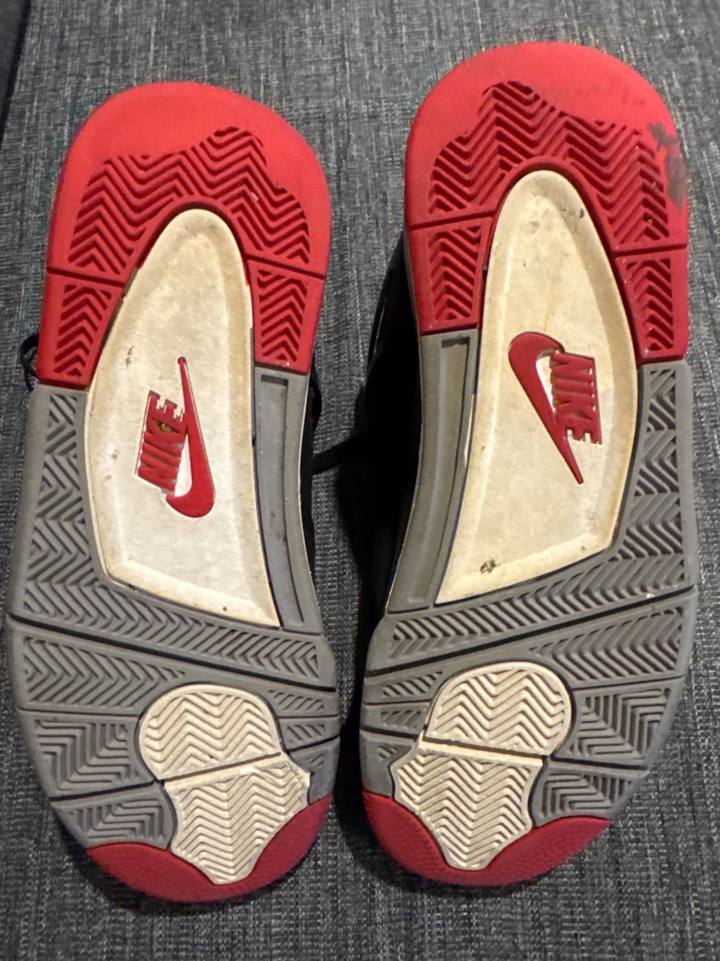Soles — Nike Air Jordan 4 Black/Red — used
