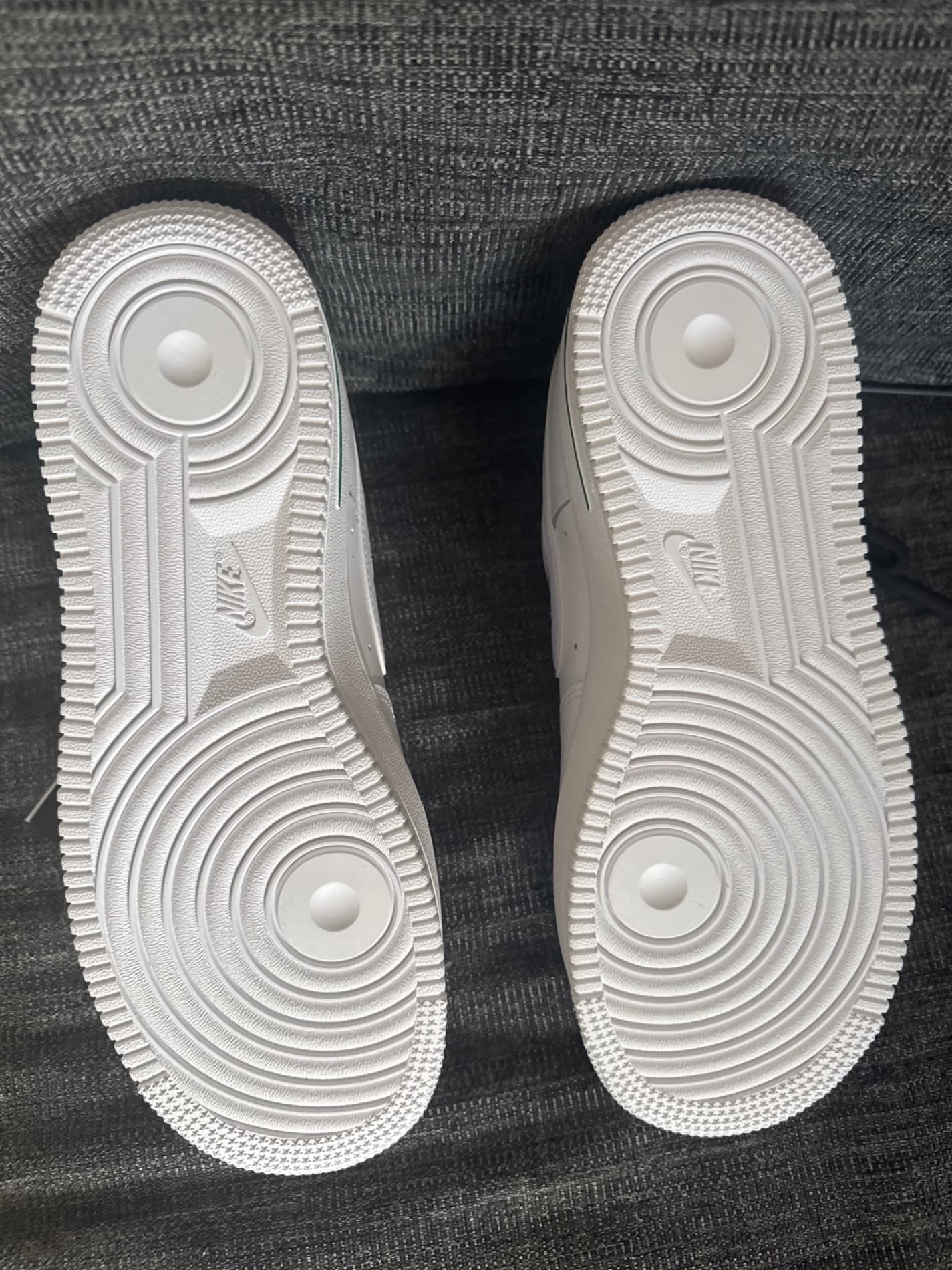 Soles — Nike Air Force 1 '07 SE White with Red/Pink Laces — DS